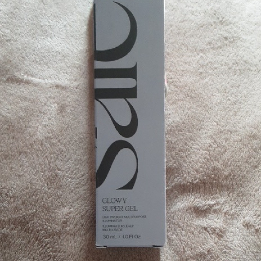 Saie Glowy Super Gel in White Packaging
